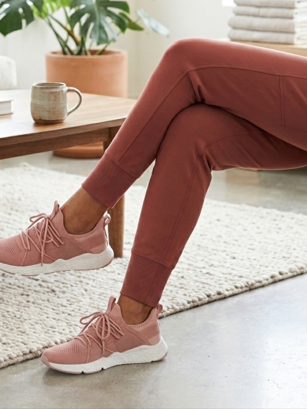 Fabletics Cold Weather High-Waisted Pocket Joggers - Size M